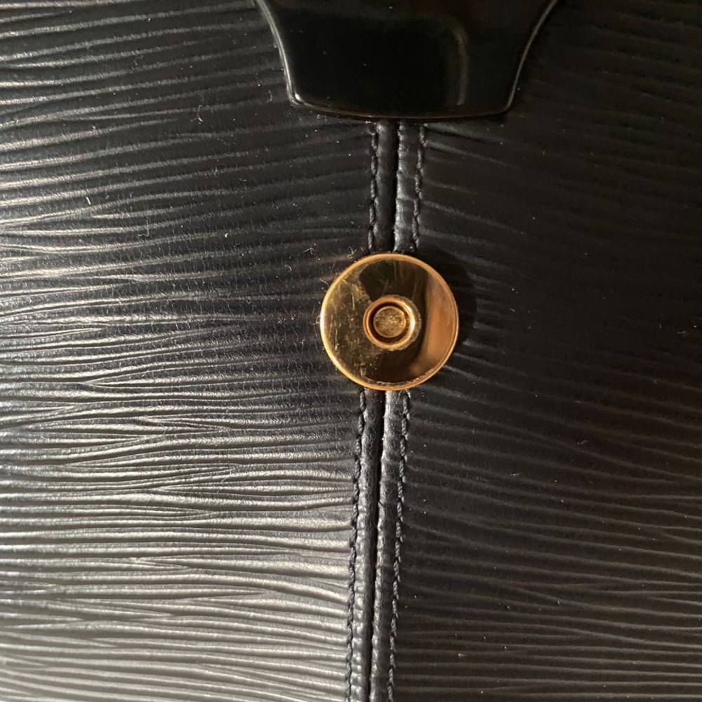 Louis Vuitton Reverie Leather Bag - Picture 9 of 16